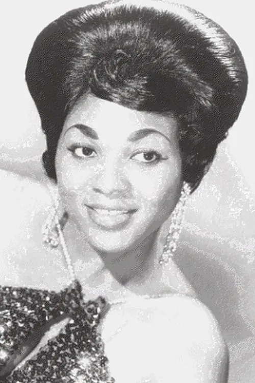 Cardella Di Milo interpretando a Mrs. Edwards