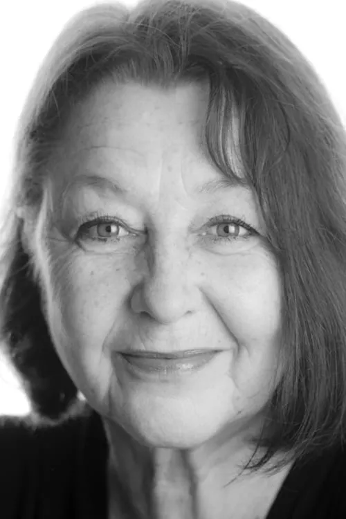 Carina Boberg interpretando a Syster Vera