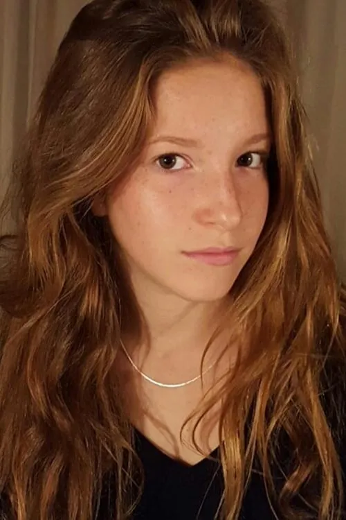 Carla Besnaïnou interpretando a Alexia