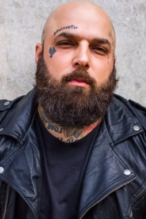 Carlos Aviles interpretando a Parker