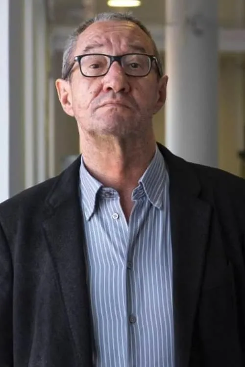 Carlos Boyero interpretando a 