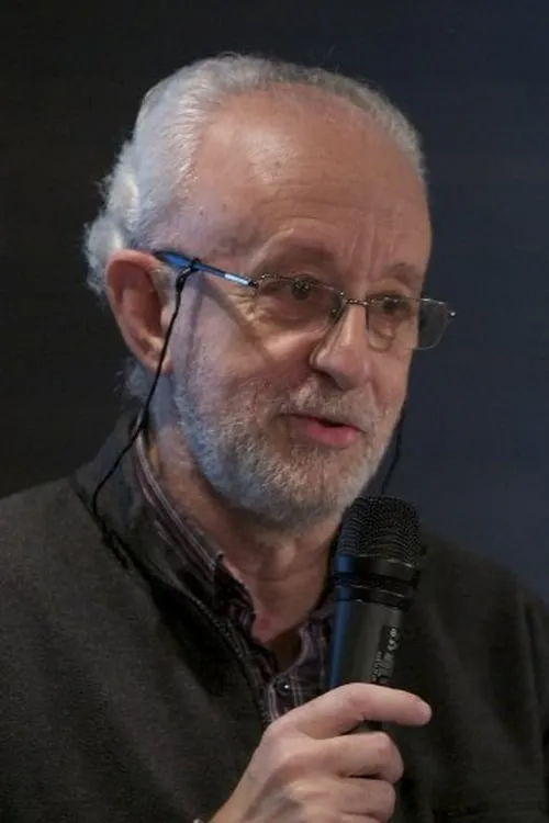 Carlos F. Heredero interpretando a Padre Garau