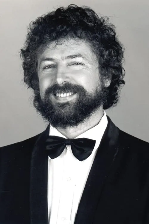 Carlos Núñez Cortés interpretando a Les Luthiers