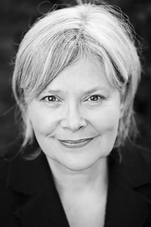 Carol Ann Crawford interpretando a Mrs. Swift