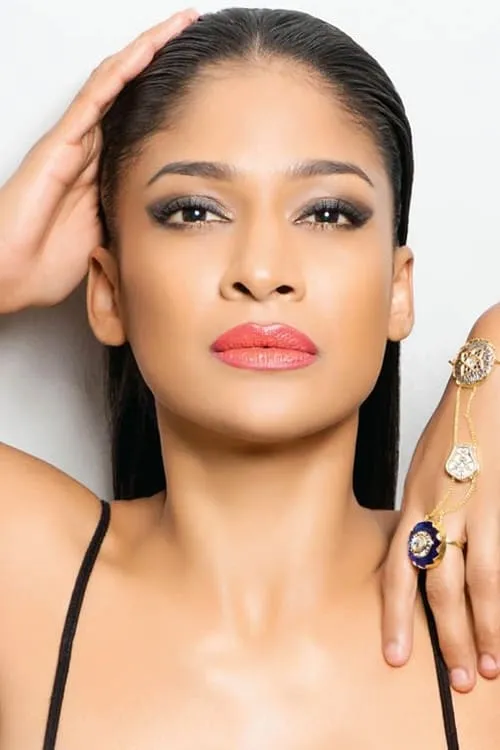 Carol Gracias interpretando a Cameo