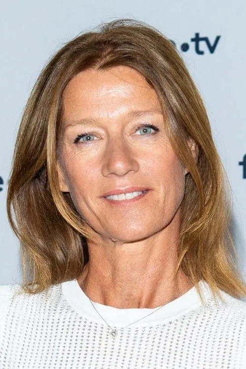 Carole Gaessler — personaje: Self - Host