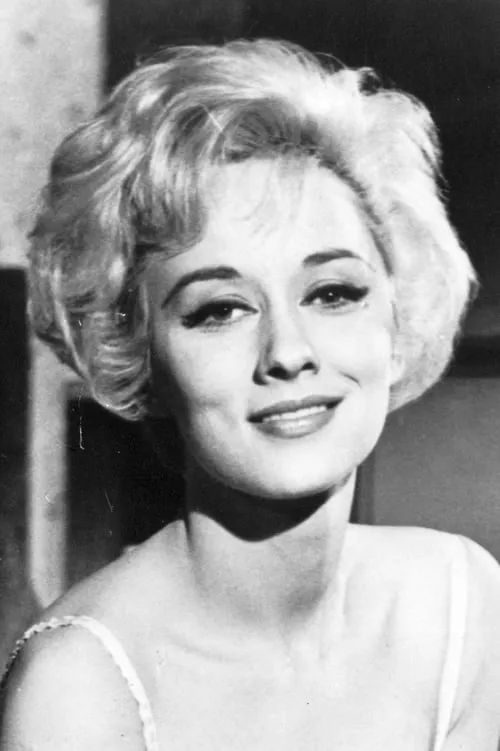 Carole Lesley interpretando a Hilda Harper