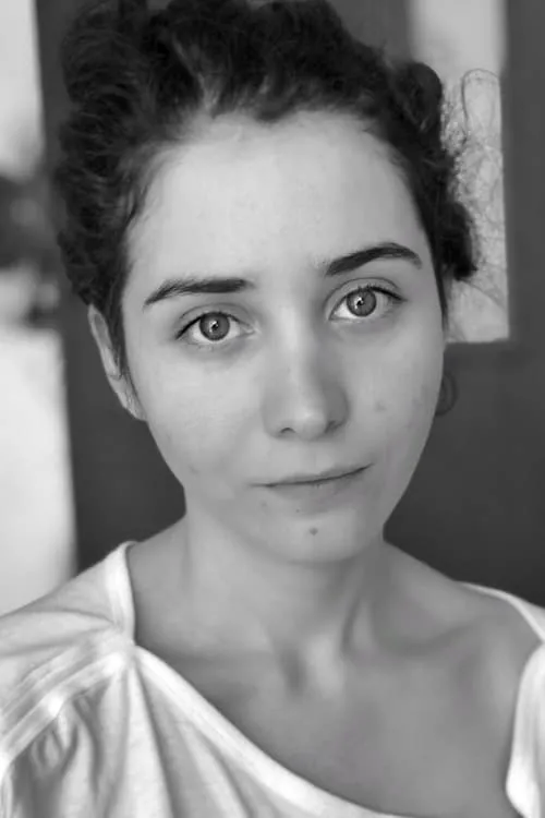 Carolina Molva interpretando a