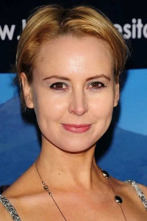 Caroline Carver interpretando a Sarah