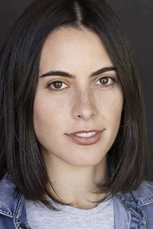 Caroline Lindy interpretando a Sasha