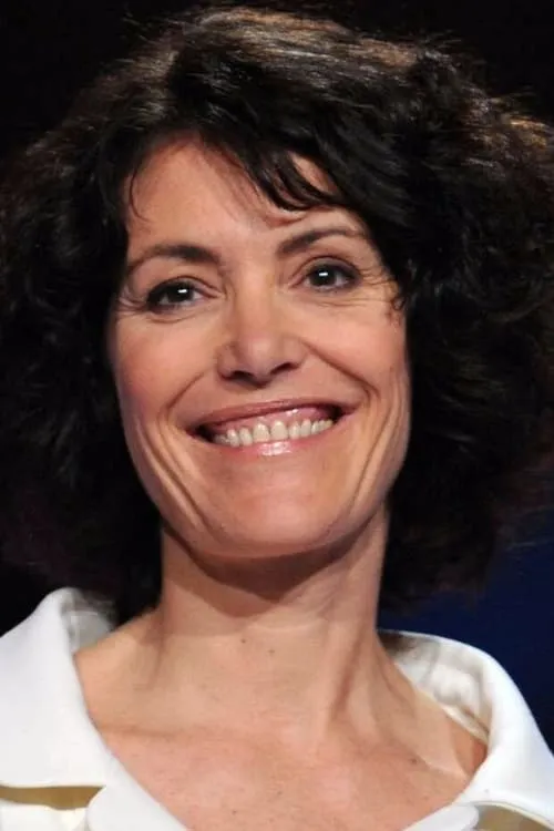 Caroline Tresca interpretando a Evelyne