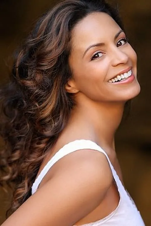 Carolyn Neff interpretando a Savannah Miller