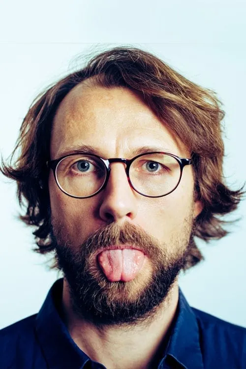 Carsten Eskelund interpretando a Komiker