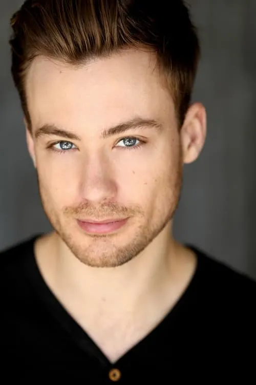 Cary Adams interpretando a Lovebird Gent