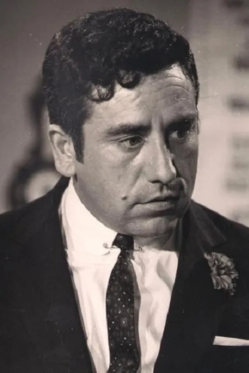 Cassen interpretando a Padre