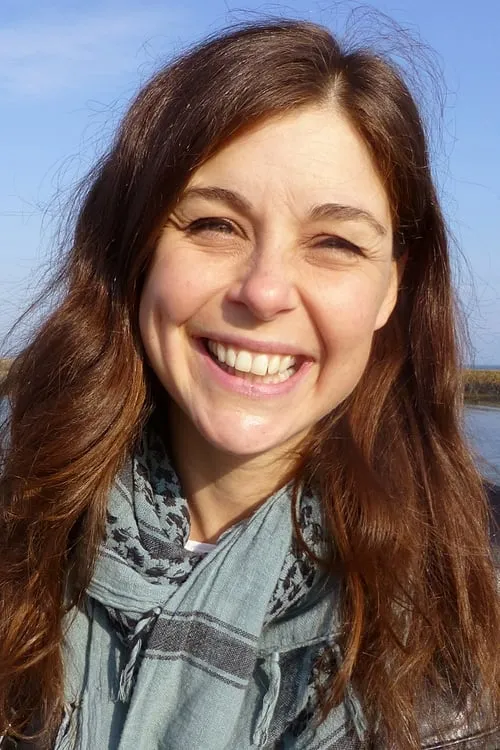 Cassie Newland — personaje: Host