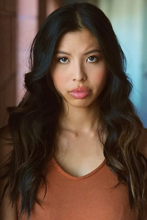 Cat Limket interpretando a Liz