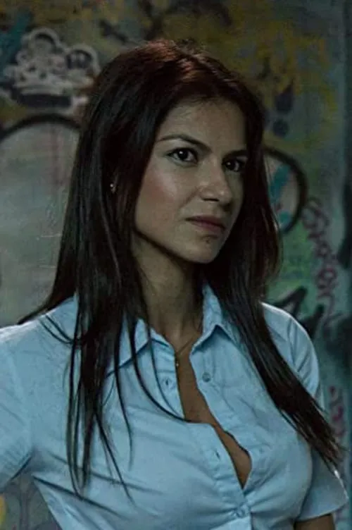 Catalina Denis interpretando a Louise