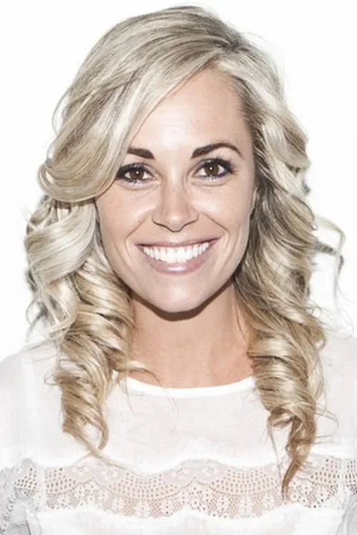 Cate Commisso interpretando a Joy