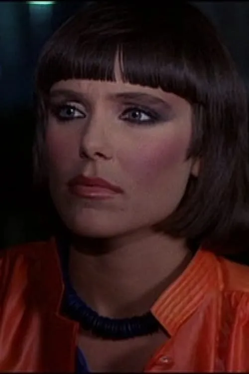 Catherine Noyes interpretando a Carrie Blynn