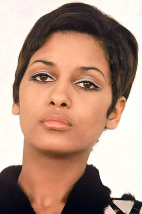 Cathy Rosier interpretando a Valérie