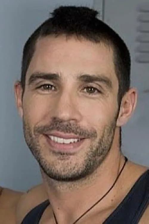 Cayden Ross interpretando a