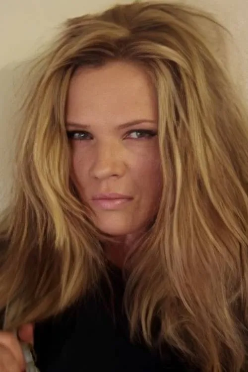 Cecelia Simon interpretando a Lily