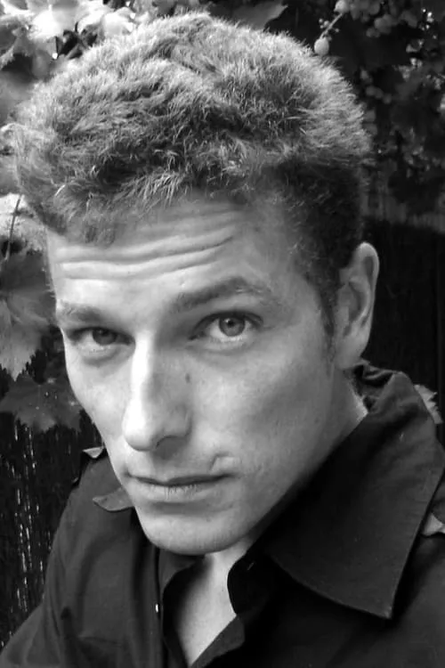 Cédric Dumond interpretando a 