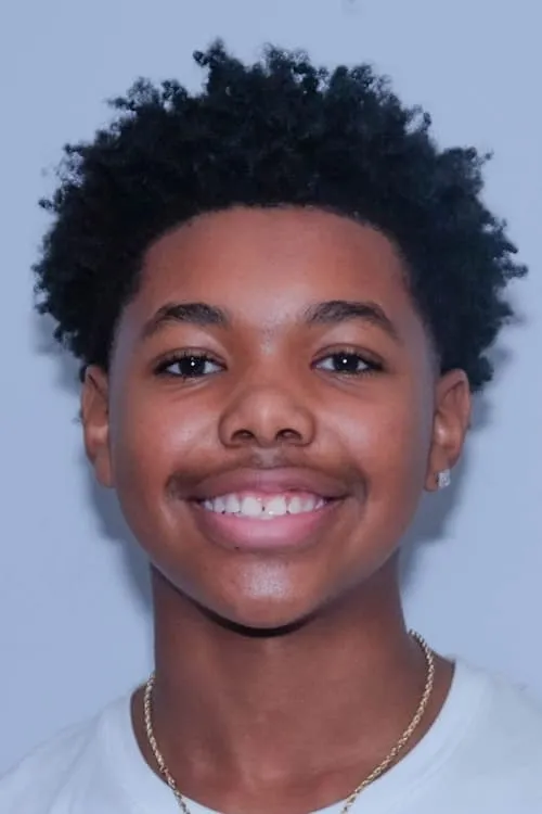 Cedric Joe interpretando a Dominic 'Dom' James