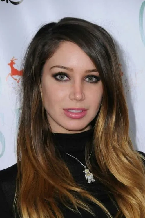 Celeste Fianna interpretando a Annette