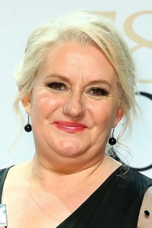 Celia Ireland interpretando a Liz Black