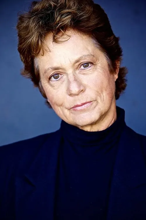 Celia Milius interpretando a Karana (as Celia Kaye)