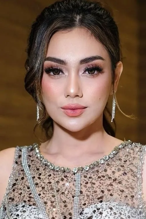 Hikmal Nasution ha trabajado con Celine Evangelista en 1 ocasiones