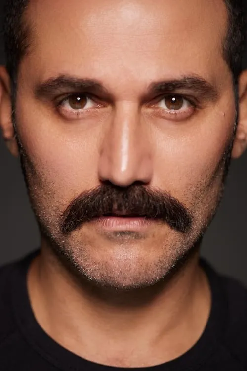 Cengiz Okuyucu interpretando a Veli