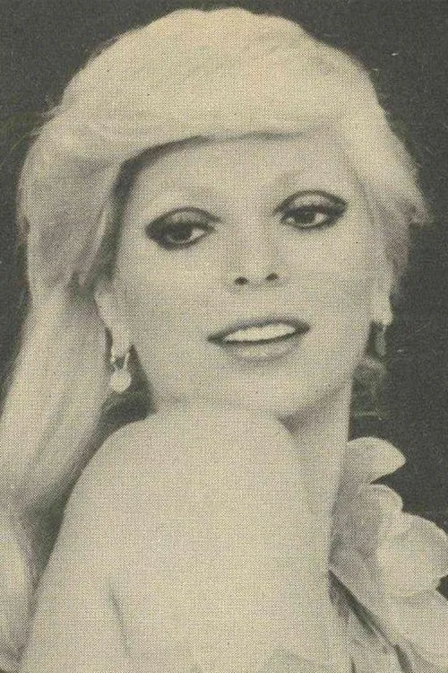 Ceyda Karahan interpretando a