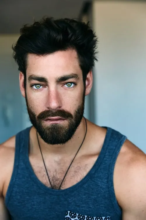 Chad Phillips interpretando a Vj