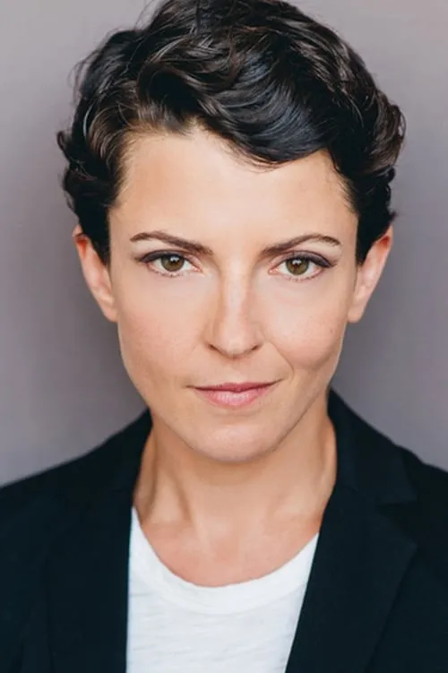 Chala Hunter en su biografía y filmografía