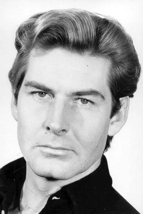 Channing Pollock interpretando a Pierre de Savigny