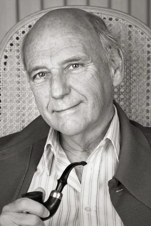 Charles Davis interpretando a Detective