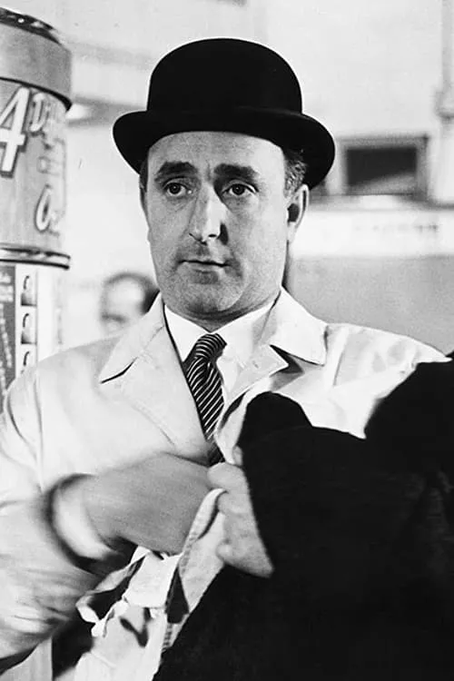 Charles Dyer interpretando a Chalky