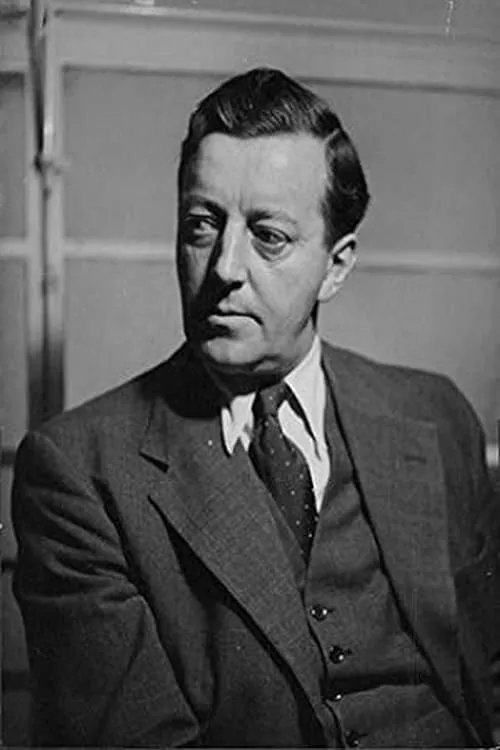 Charles Frend interpretando a Self