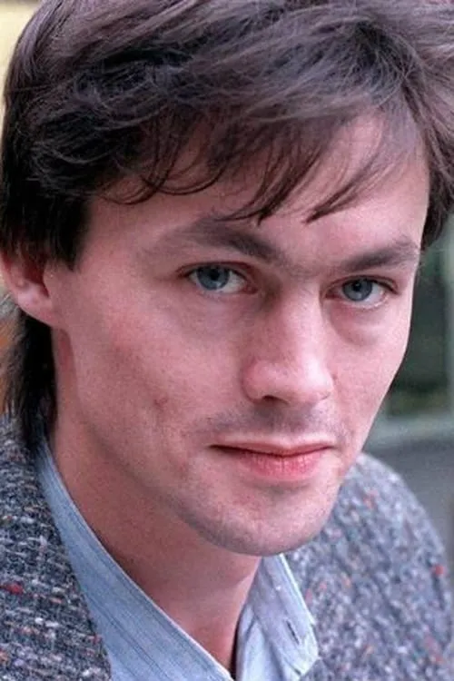 Charles Furneaux interpretando a Self