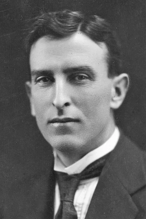 Charles McHugh interpretando a Scotty McTavish