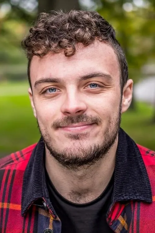 Charles Pellerin interpretando a Bob Cooper