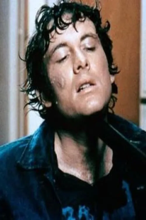 Charles Pitts interpretando a Clint Ramsey