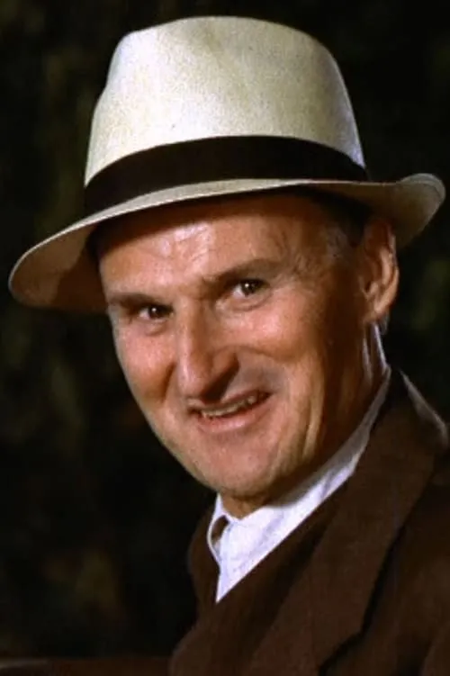 Joyce Van Patten ha trabajado con Charles Tyner en 3 ocasiones