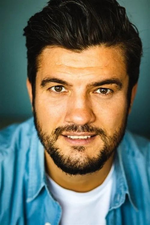 Adam Fitzgerald ha trabajado con Charlie Costillas en 1 ocasiones