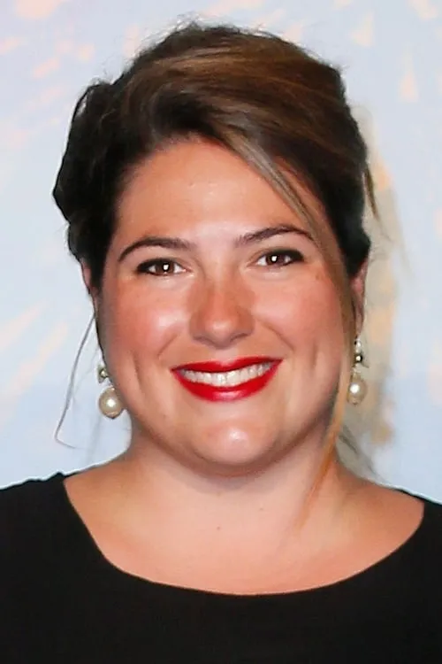 Charlotte Gaccio interpretando a Officier Pichon, adjoint de Chevrier