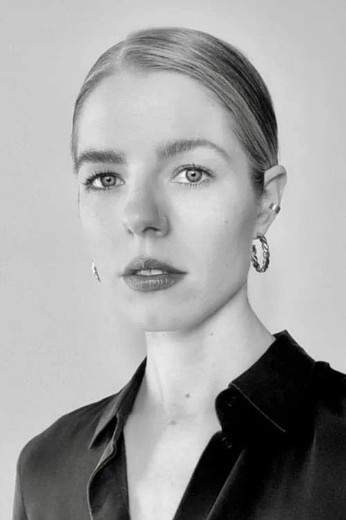 Callie Johnson ha trabajado con Chelli Look en 1 ocasiones