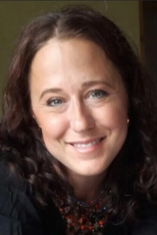 Chelsie Bell Dickson — personaje: Lina Svensson